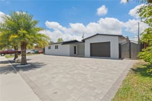7880 Nw 174th Ter, Hialeah