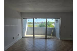 9375 Fontainebleau Blvd, Miami, FL 33172, Sold 08/29/25