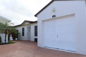 6755 Nw 199th St Hialeah, FL 33015 - MLS#A11805666
