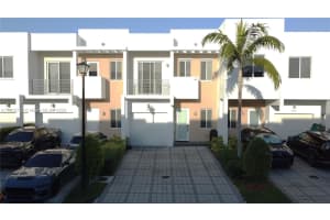 7221 Nw 103rd Path, Doral
