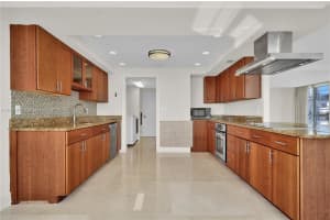 5660 Collins Ave APT 15B, Miami Beach, FL 33140, - MLS#A11805755