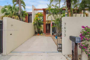 7673 Sw 103rd Pl, Miami