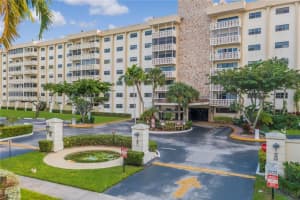 800 Ne 195th St 720, Miami