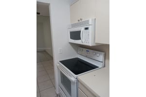 2700 Ne 135th St 30, North Miami
