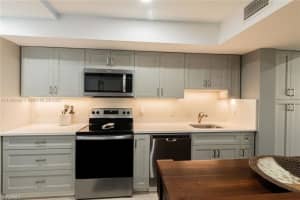 833 Meadowland Drive 13-5, Naples
