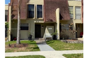 8992 Palm Tree Ln 8992, Pembroke Pines