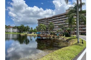 250 Jacaranda Dr 303, Plantation