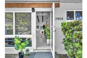 2454 W Nassau Ln, Fort Lauderdale