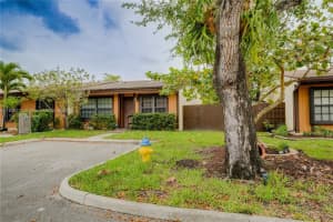 10181 E Cypress Ct, Pembroke Pines, FL 33026, Sold 10/08/25