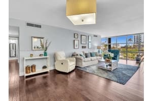 6423 Collins Ave 409, Miami Beach
