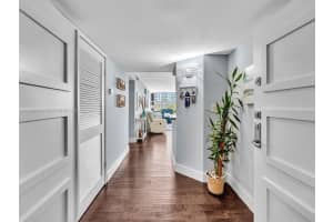 6423 Collins Ave 409 Miami Beach, FL 33141 - MLS#A11806882