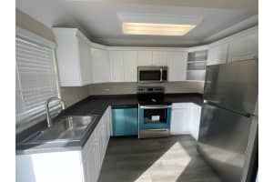 617 Ixoria Ave 18, Fort Pierce