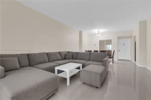 4400 Hillcrest Dr 107a, Hollywood