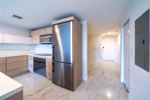 16385 Biscayne Blvd 417, North Miami Beach