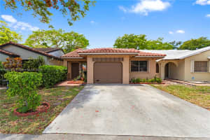 17320 Nw 66th Pl Hialeah, FL 33015 - MLS#A11807378