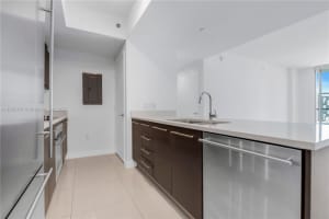 500 Brickell Ave, Miami, FL 33131, Sold 08/27/25