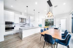 8231 Nw 43rd St, Doral