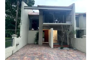 711 E Coco Plum Cir 5, Plantation
