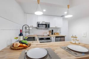 7326 Collins Ave Apt 201, Miami Beach, FL 33141, - MLS#A11807925