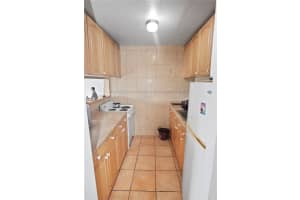 15610 NE 6th Ave APT 22B, Miami, FL 33162, Sold 08/27/25