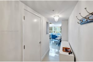 41 SE 5th St, Miami, FL 33131, Sold 09/03/25