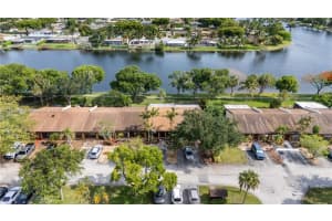 10760 Hickory Ave, Pembroke Pines