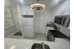 300 Golden Isles Dr 217, Hallandale Beach