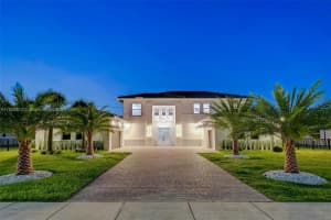 11035 N Sierra Ranch Dr, Davie