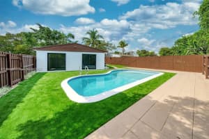 2447 Fletcher St, Hollywood