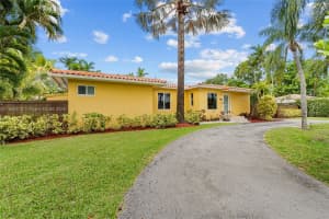 6332 Sw 43rd St, South Miami