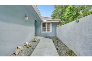 2092 Island Cir, Weston, FL 33326, Sold 08/14/25