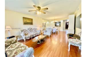 671 S Hollybrook Dr 104, Pembroke Pines