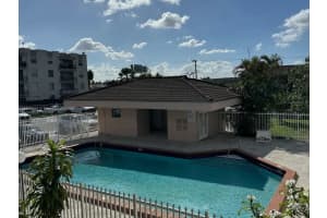 5851 W 20th Ave 409, Hialeah