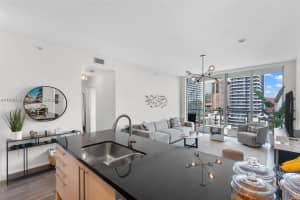 79 SW 12th St Apt 2204-S, Miami, FL 33130, - MLS#A11809521
