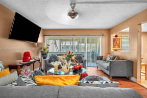 203 E Capri E Delray Beach, FL 33484 - MLS#A11809627