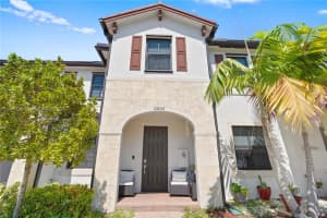 10606 W 32 Ln, Hialeah
