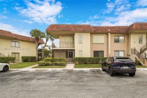 374 Lakeview Dr, Weston, FL 33326, Sold 07/15/25