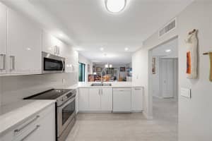 374 Lakeview Dr, Weston, FL 33326, Sold 07/15/25