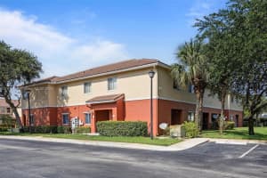 3340 Palomino Dr 214-2, Davie