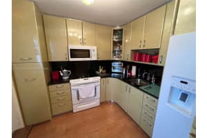 3551 Ne 169th St 301, North Miami Beach
