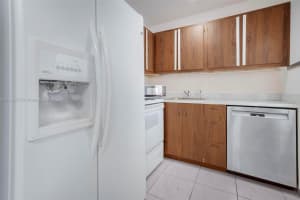 210 172nd St APT 438, Sunny Isles Beach, FL 33160, Sold 11/04/25