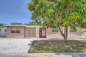 2200 NW 42nd Ave, Lauderhill, FL 33313 - MLS#A11810381