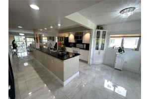 13700 Sw 14th St 412d, Pembroke Pines