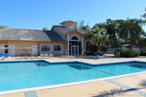 250 W Palm Cir W 307, Pembroke Pines