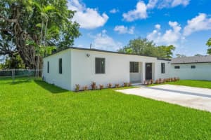 1010 Ne 140th St, North Miami