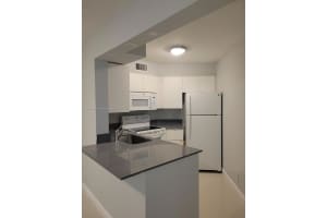 216 Lake Pointe Dr 127, Oakland Park