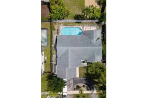 8521 Nw 53rd St, Lauderhill