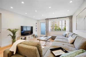 401 Golden Isles Dr 302, Hallandale Beach