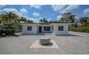 8390 Sw 64th St, Miami