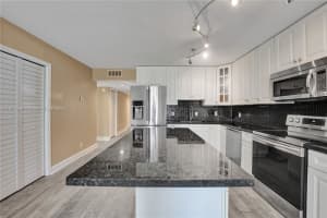 304 Racquet Club Rd, Weston, FL 33326, Sold 07/21/25